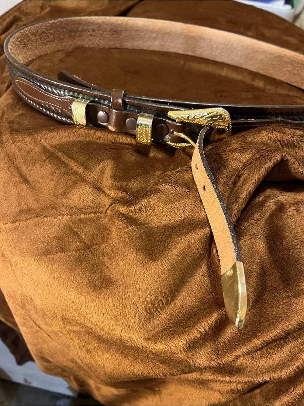 Vintage Western Brown Leather Belt with Gold-Tone Buckle Sz 36”.